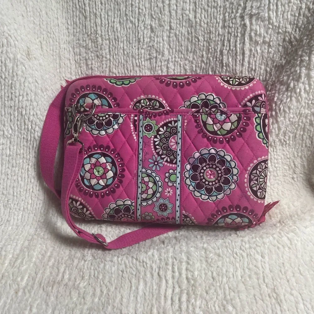 Vera Bradley Pink Cupcake Hard Shell Laptop Travel Bag Quilted Fabric.